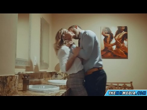 ❤️ Quando uma loira peituda o seduz em um banheiro público ❤️ Sexo superior em porno pt-br.it-com.top ❤